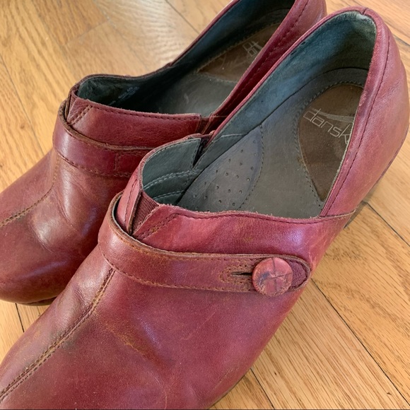Dansko clogs leather upper button and strap detail burgundy size 40 - Picture 3 of 10
